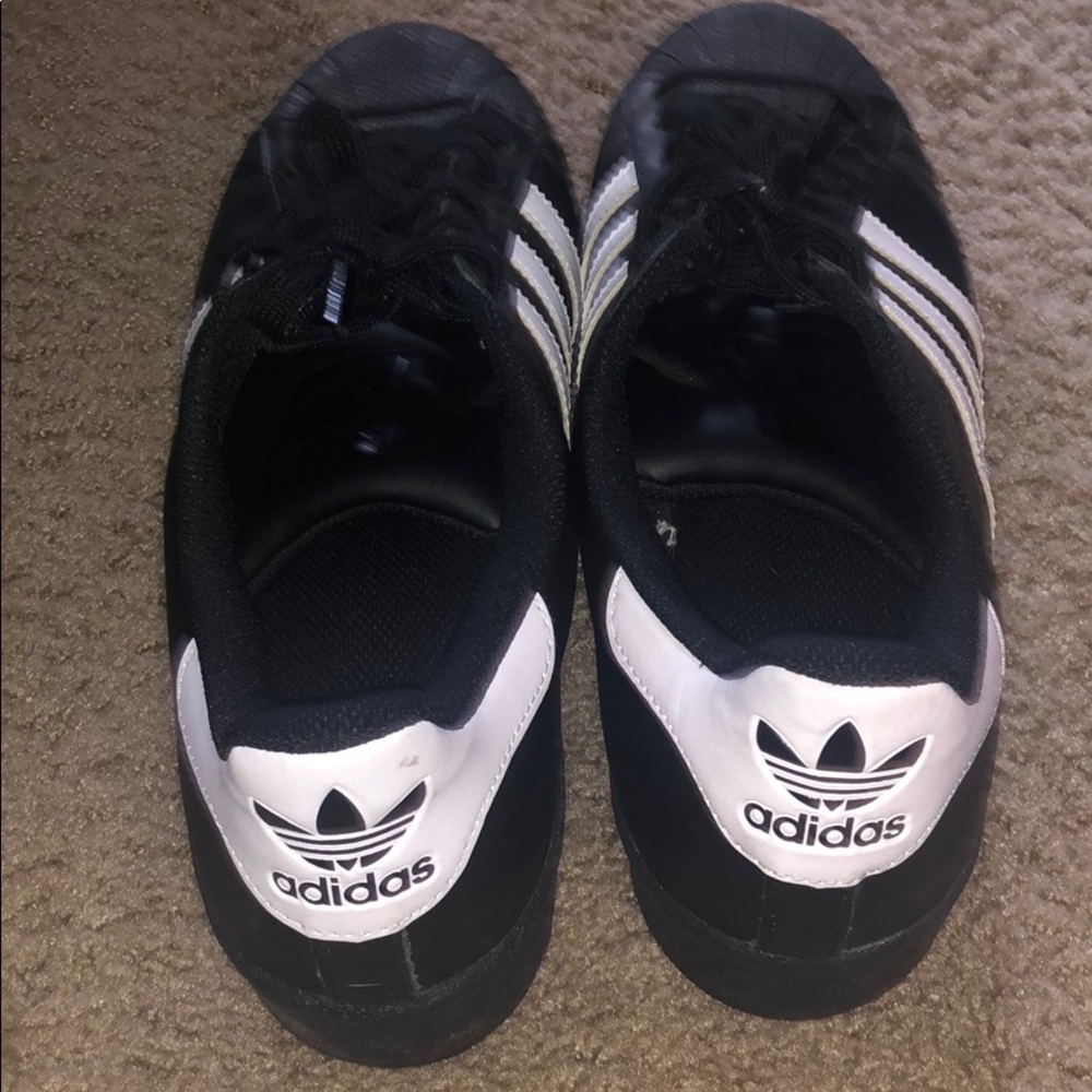 Addidas tennis shoes size 9